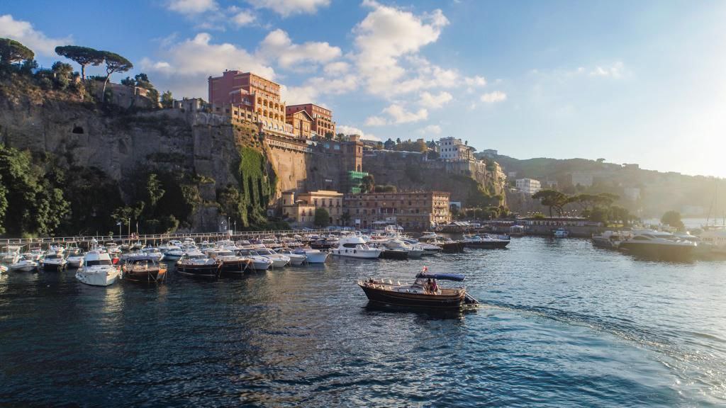 Tour privato in barca di 2 ore lungo la Penisola Sorrentina